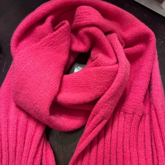 On 34th (Macys)Hot Pink Scarf - Picture 1 of 6
